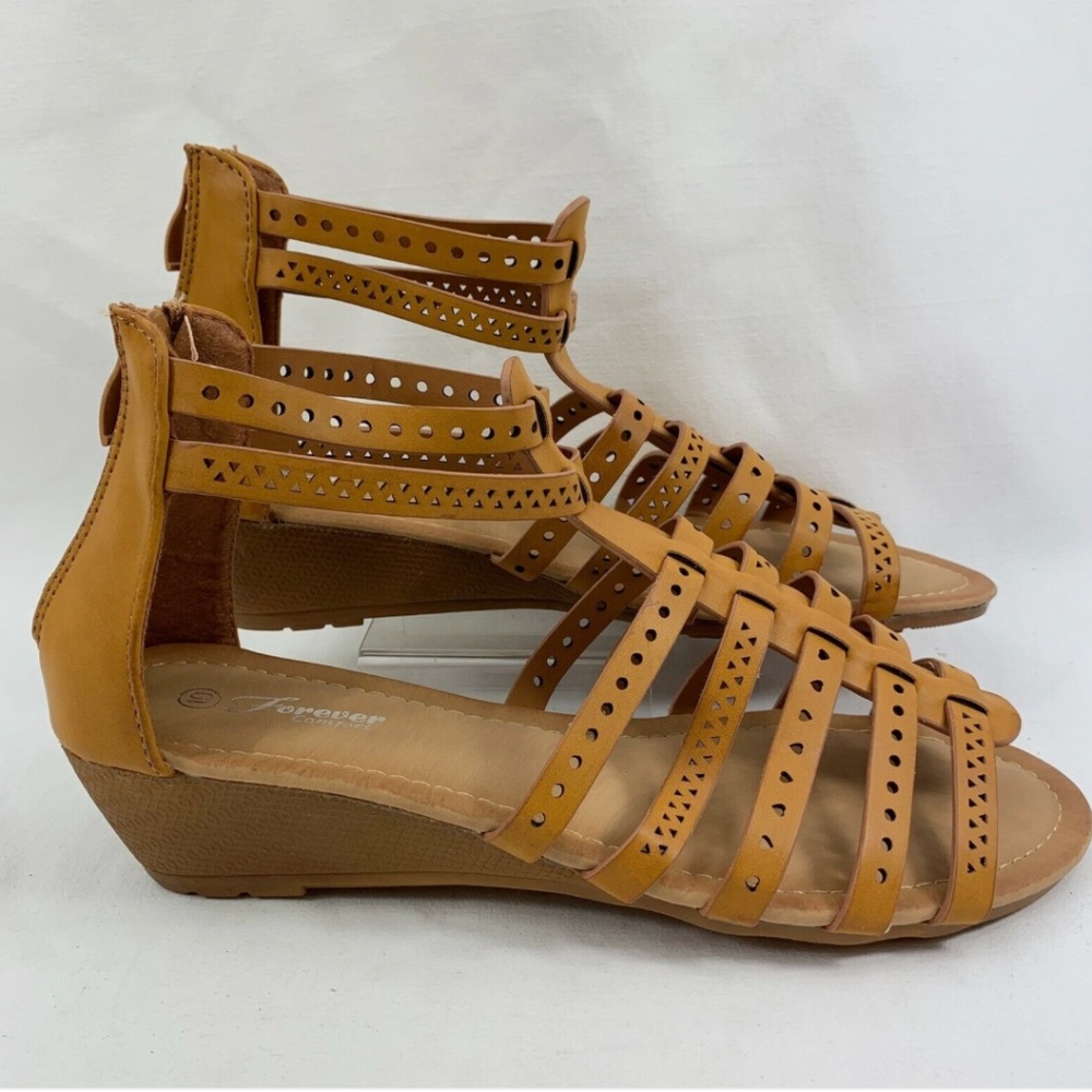Womens Forever Laser Cut Gladiator Style Wedge in Tan size 8 NIB